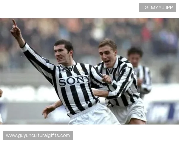 尤文旧将回忆初见齐达内训练惊叹他像来自外星的足球天才 尤文旧将回忆初见齐达内训练惊叹他像来自外星的足球天才