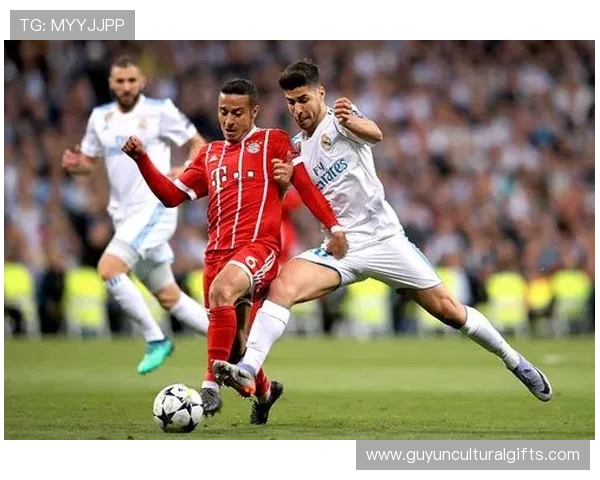 帕梅卡诺亲临拜仁青训,与U13小球员共话足球之道 帕梅卡诺亲临拜仁青训,与U13小球员共话足球之道