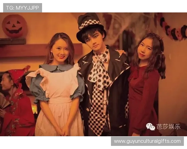 维尼修斯万圣节化身小丑携女友上演惊艳情侣Cos秀时尚造型狂欢